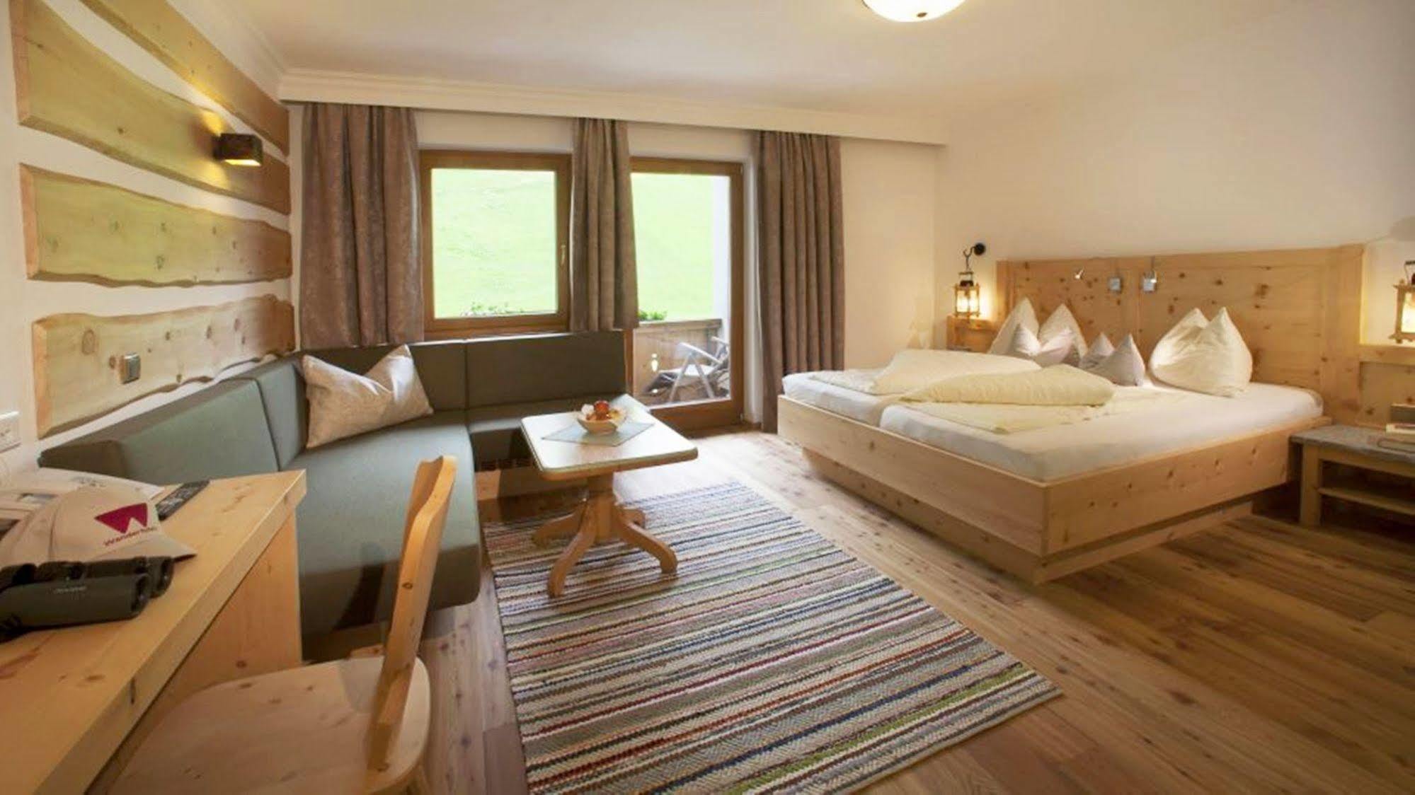 Natur- & Wanderhotel Tuxertal Exterior foto